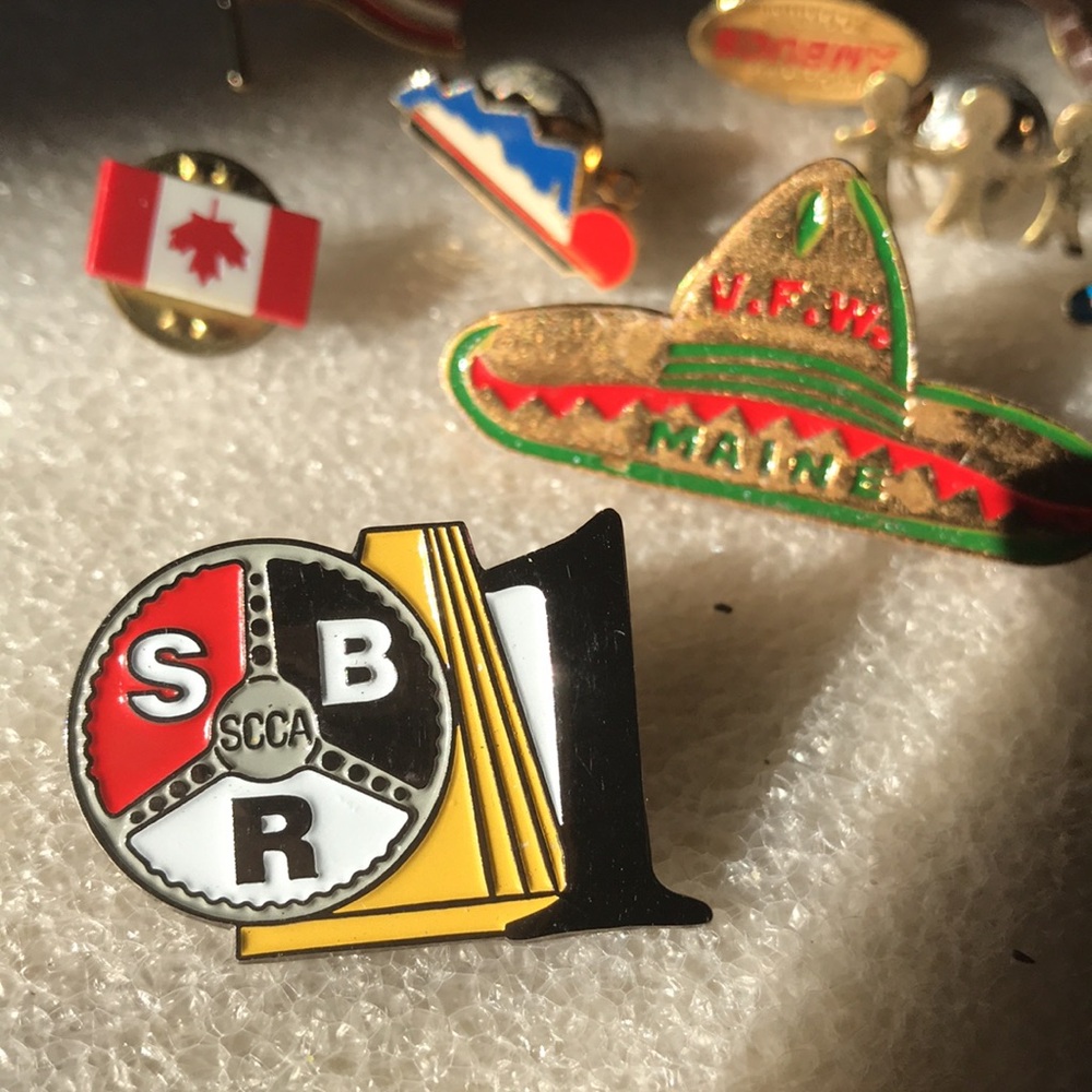 Pin lot - Picture 3 of 6